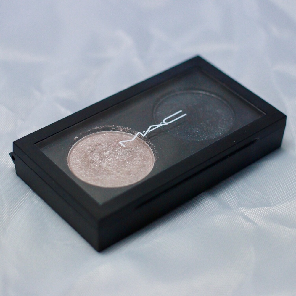 MAC eyeshadow duo Filament and Black Tied